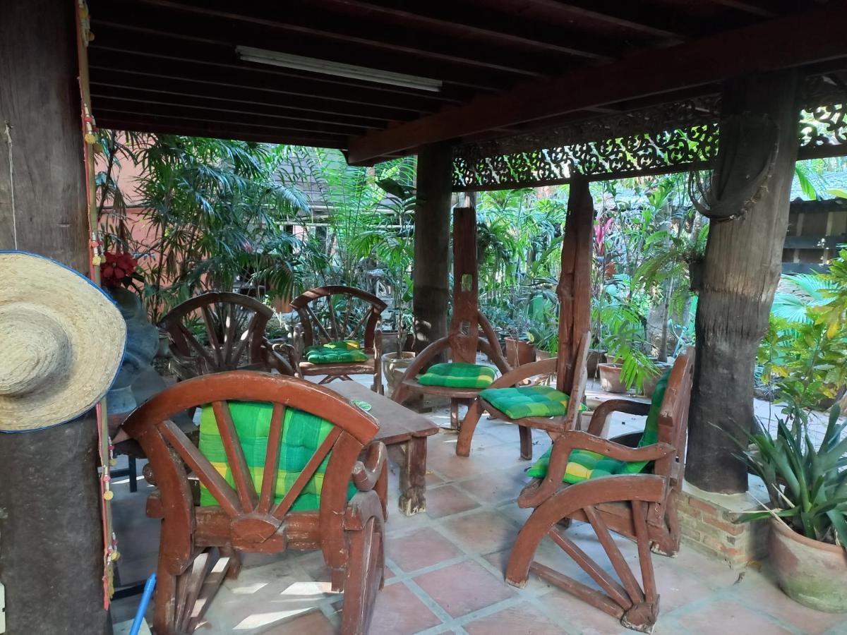 Hotel Teak House Chiang Mai Zewnętrze zdjęcie